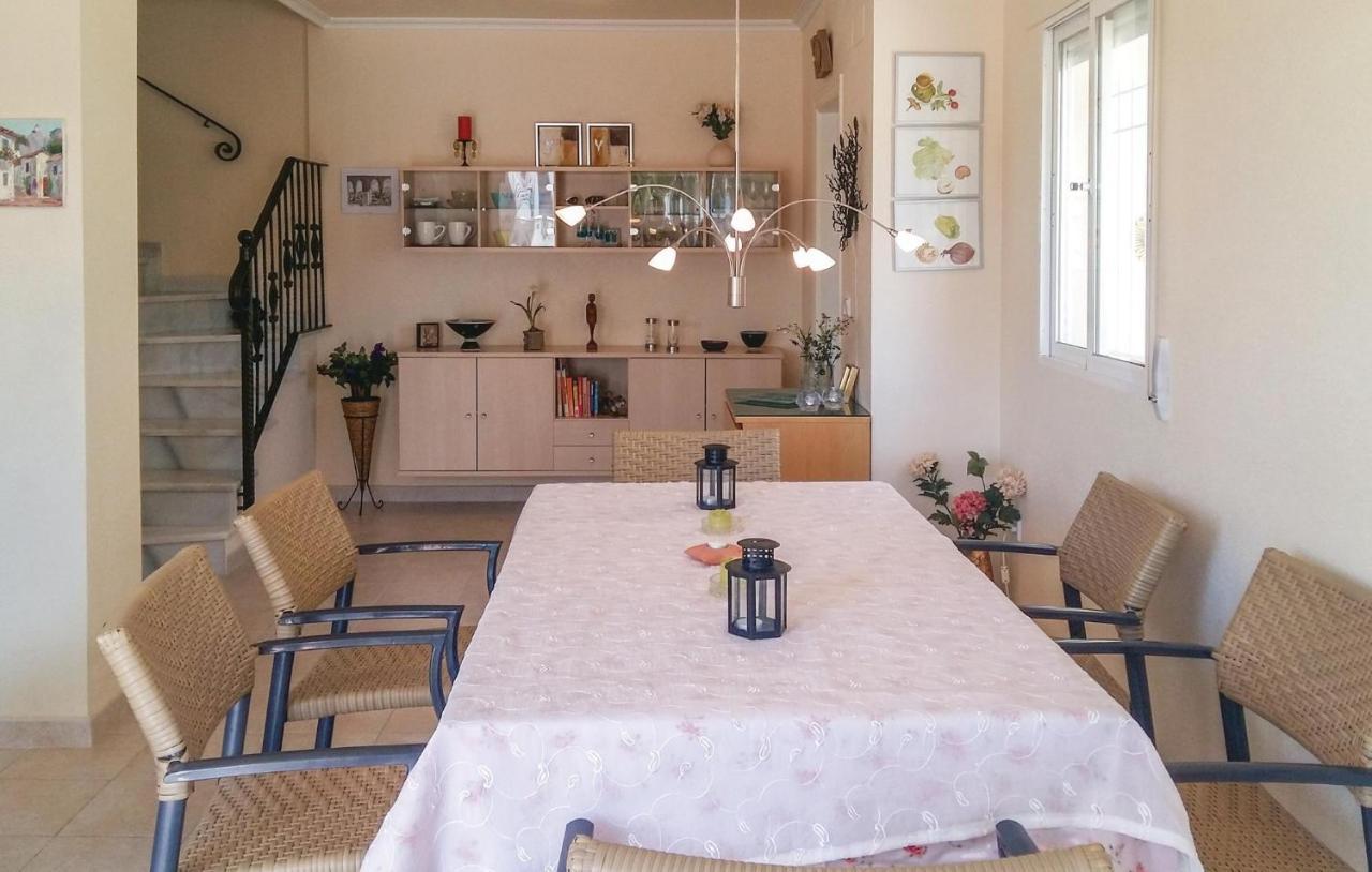 Cozy Home In Orihuela Costa With Kitchen Dehesa de Campoamor  Esterno foto